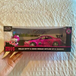 Jada Toys Hello Kitty 2002 Nissan Skyline GTR (BNR34) 1/24 Scale Die Cast Figure